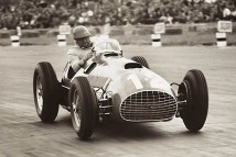 Gonzales při vítězné jízdě v Silverstonu 1951 s Ferrari